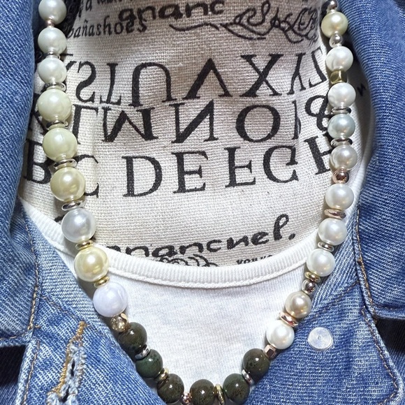 Pearl and zoisite beaded chunky necklace - Picture 2 of 5